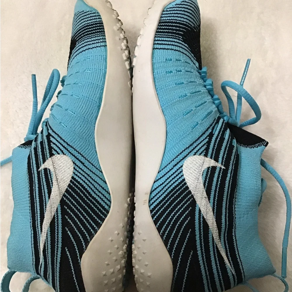 Women’s size 6 Nike tennis shoes hyperfeel